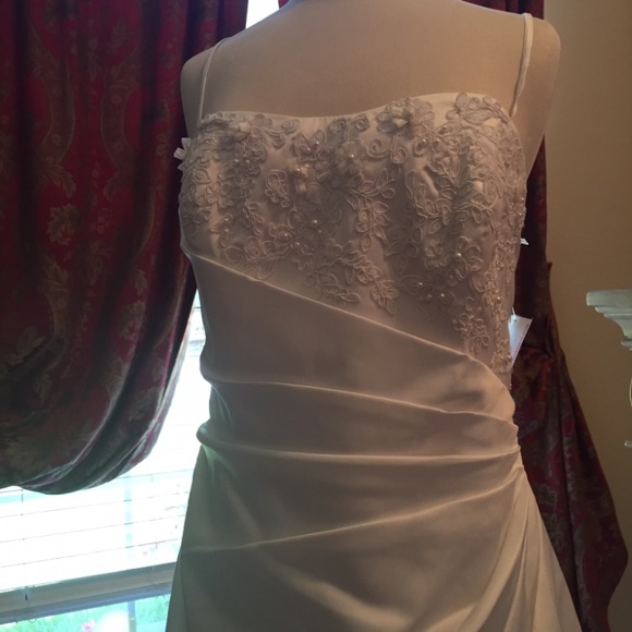 Wedding Gown - Picture 2 of 6